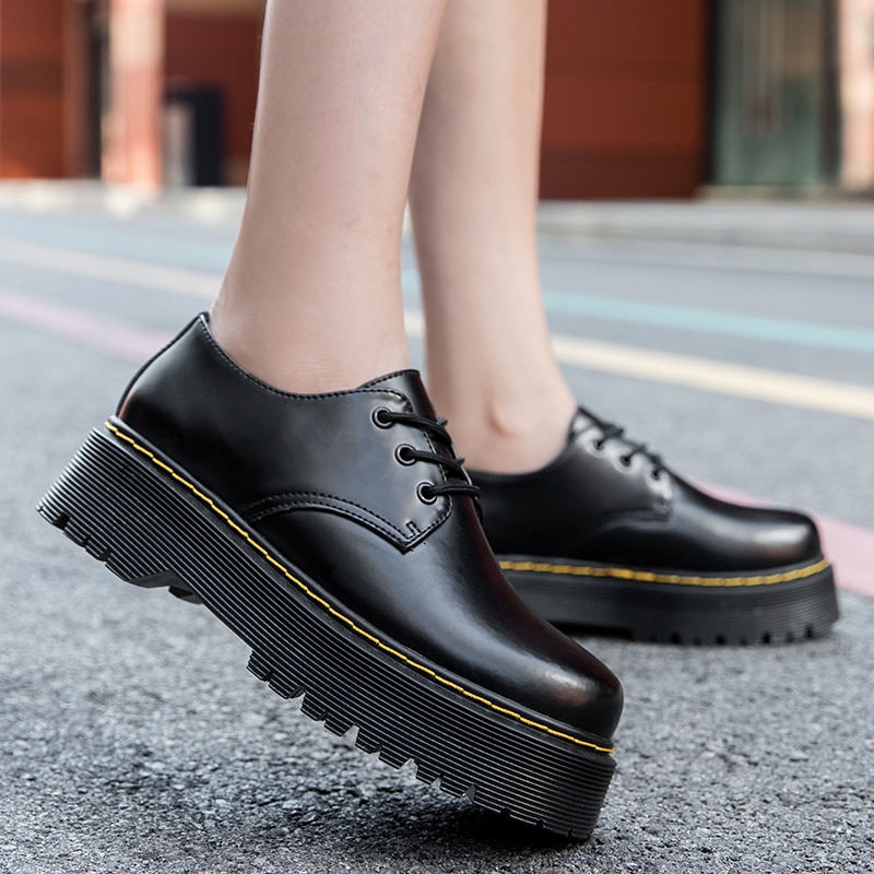 Zapatos de cuero con cordones para mujer, zapatillas con plataforma plana de fondo grueso, informales, color negro, para primavera y otoño, 2021